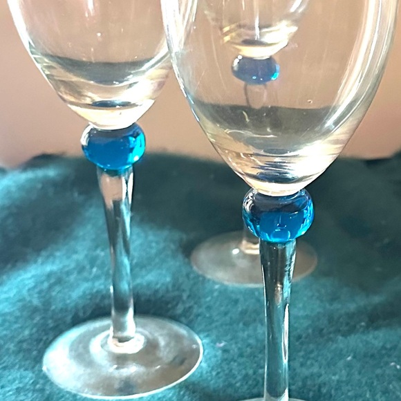 Stemmed 8.5" Glass Artistic Wine Glasses10oz Turquoise Bubble Fill THREE total - Picture 2 of 5